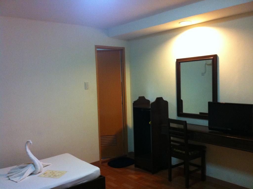 Sun Avenue Tourist Inn&Cafe Tagbilaran Extérieur photo