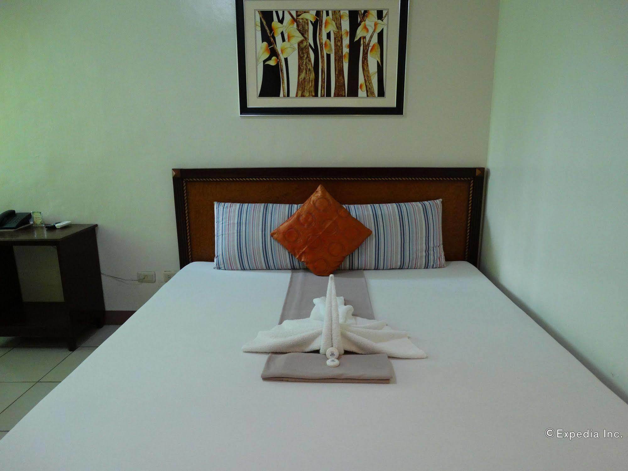 Sun Avenue Tourist Inn&Cafe Tagbilaran Extérieur photo