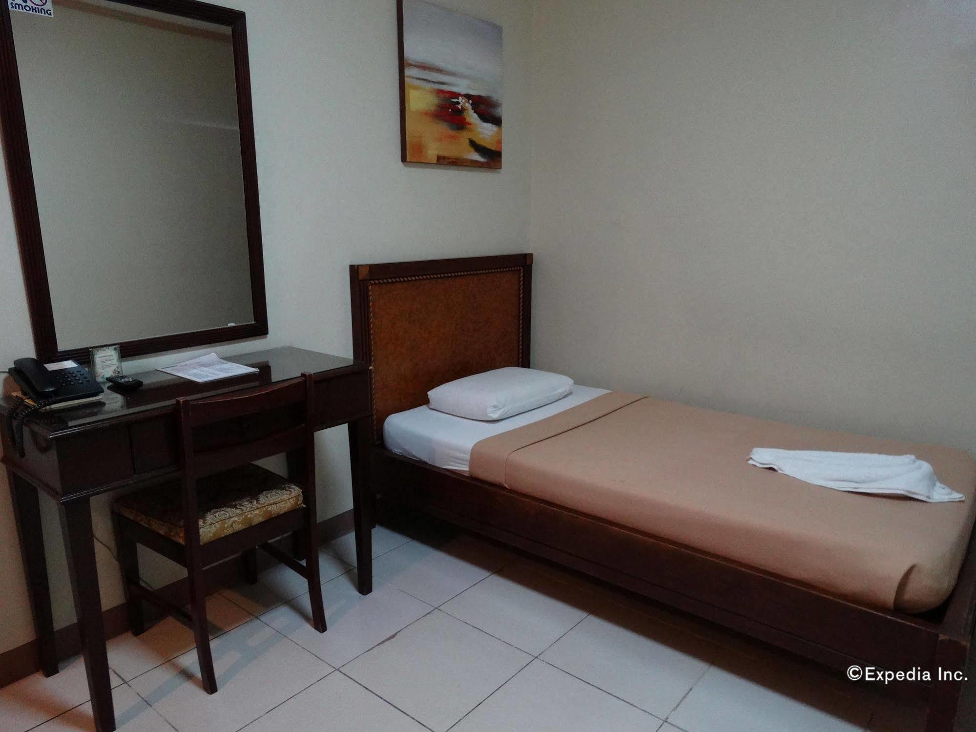 Sun Avenue Tourist Inn&Cafe Tagbilaran Extérieur photo