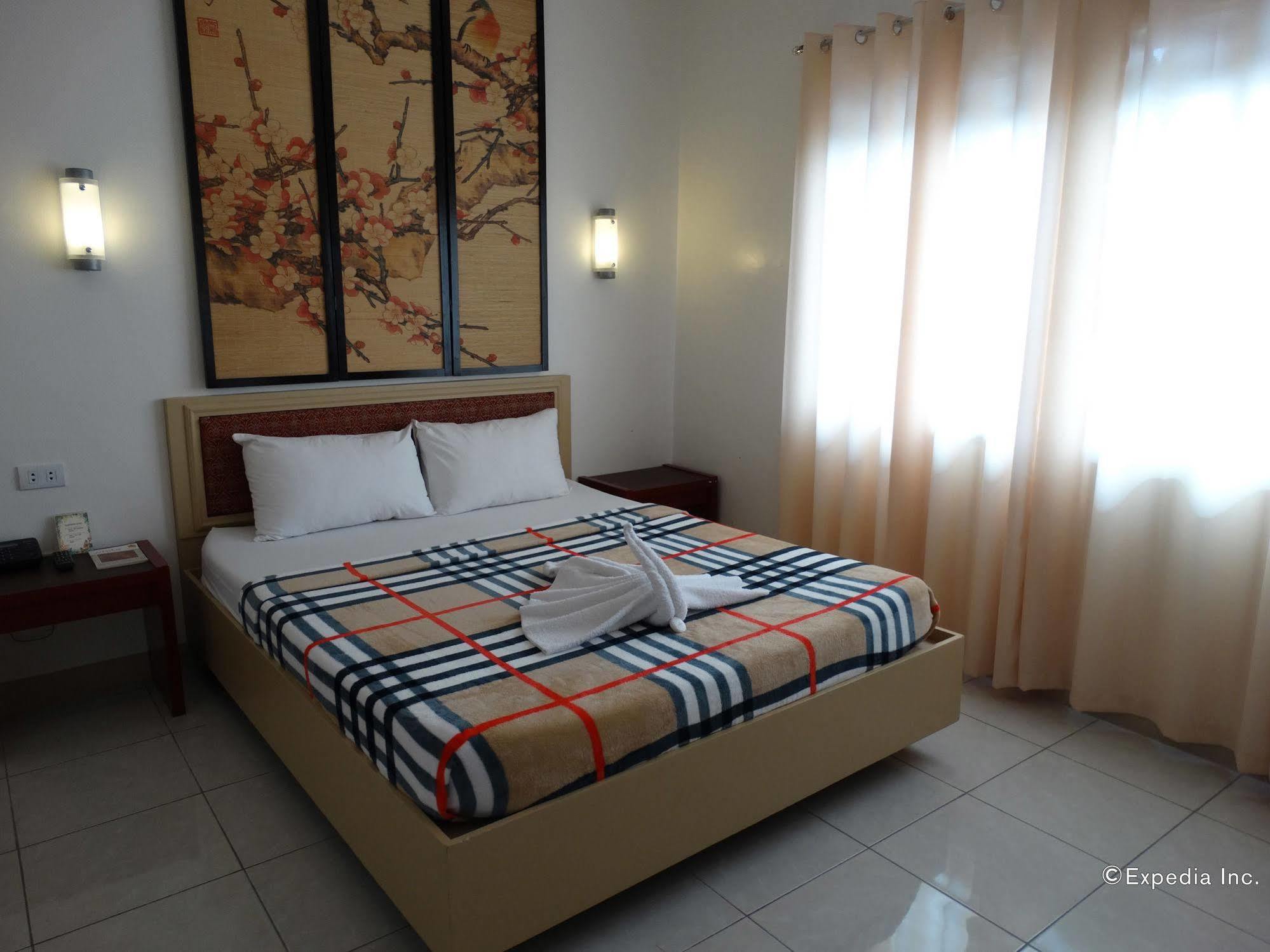 Sun Avenue Tourist Inn&Cafe Tagbilaran Extérieur photo