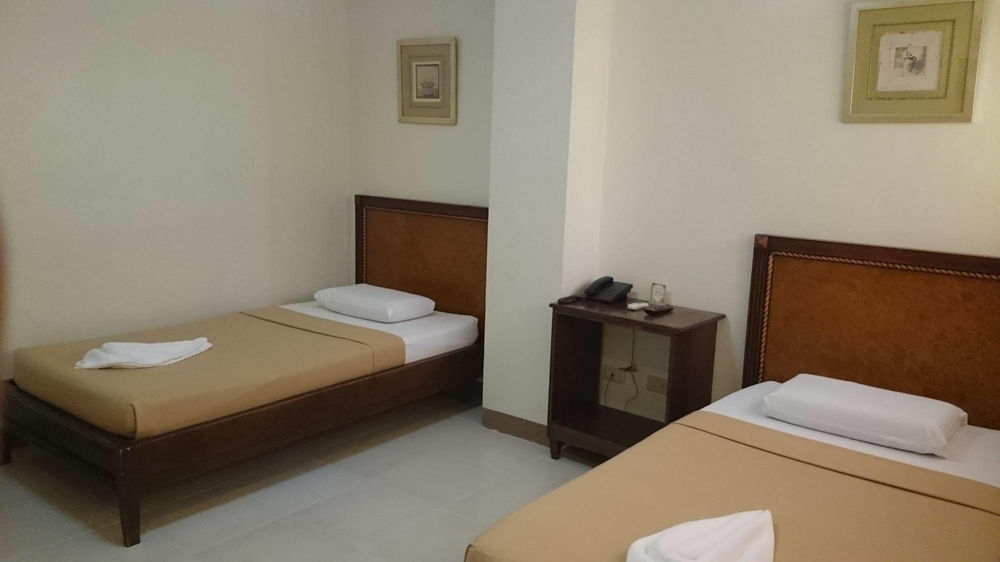 Sun Avenue Tourist Inn&Cafe Tagbilaran Extérieur photo