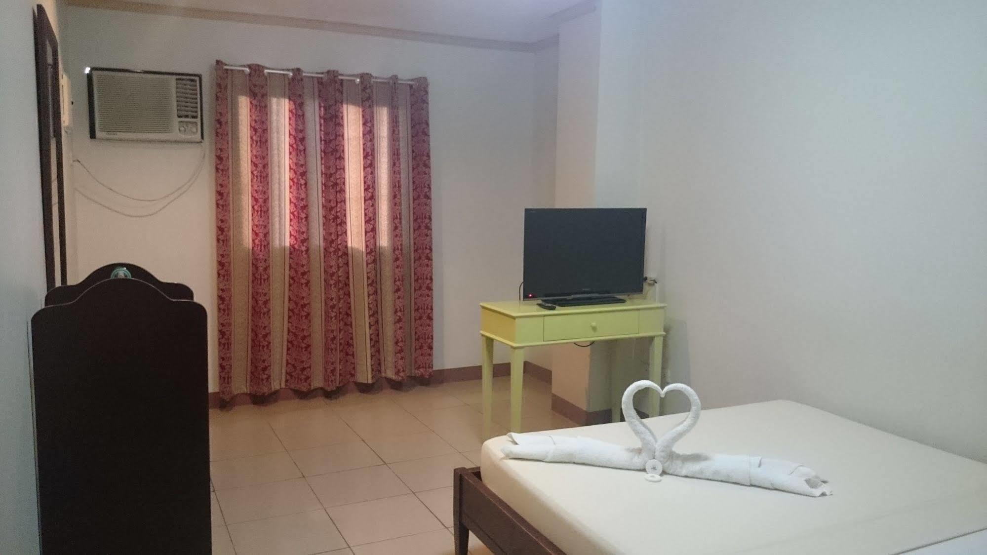 Sun Avenue Tourist Inn&Cafe Tagbilaran Extérieur photo