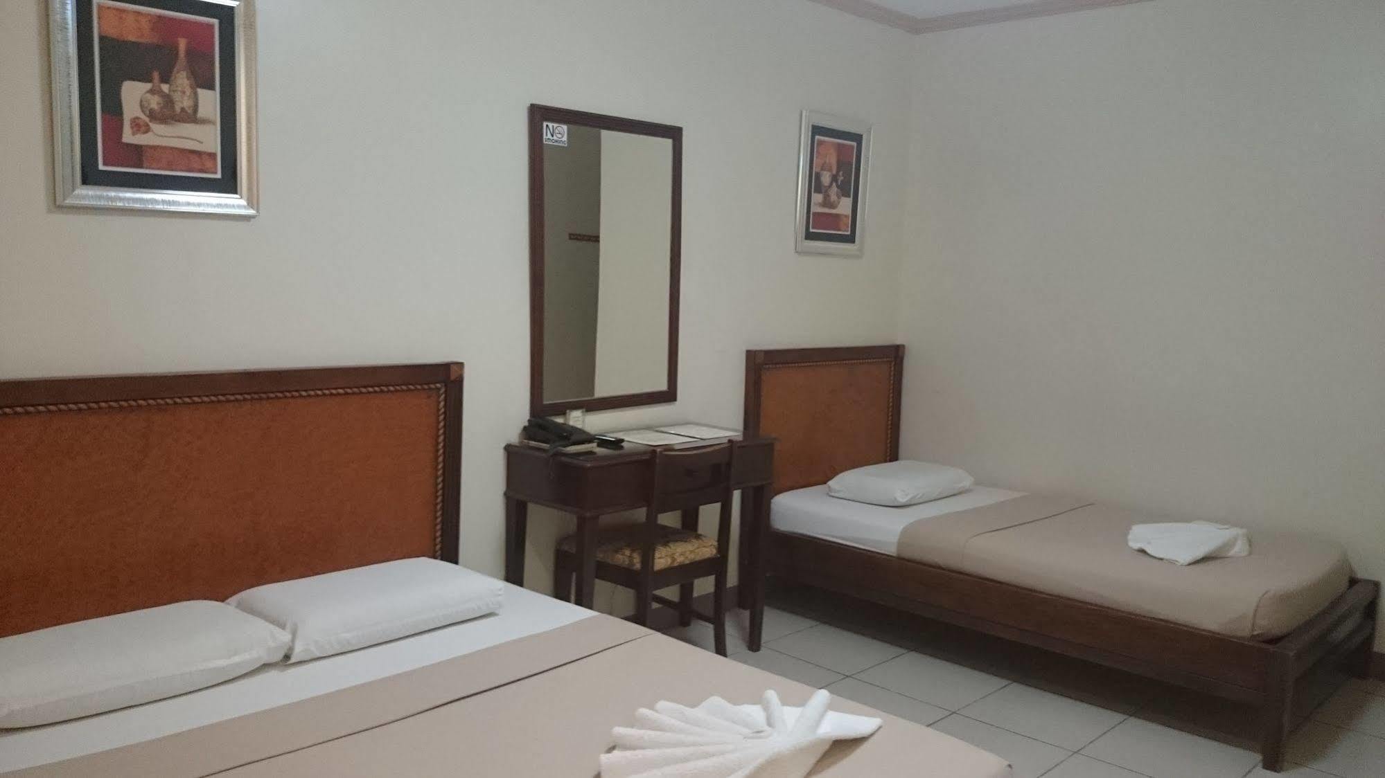 Sun Avenue Tourist Inn&Cafe Tagbilaran Extérieur photo