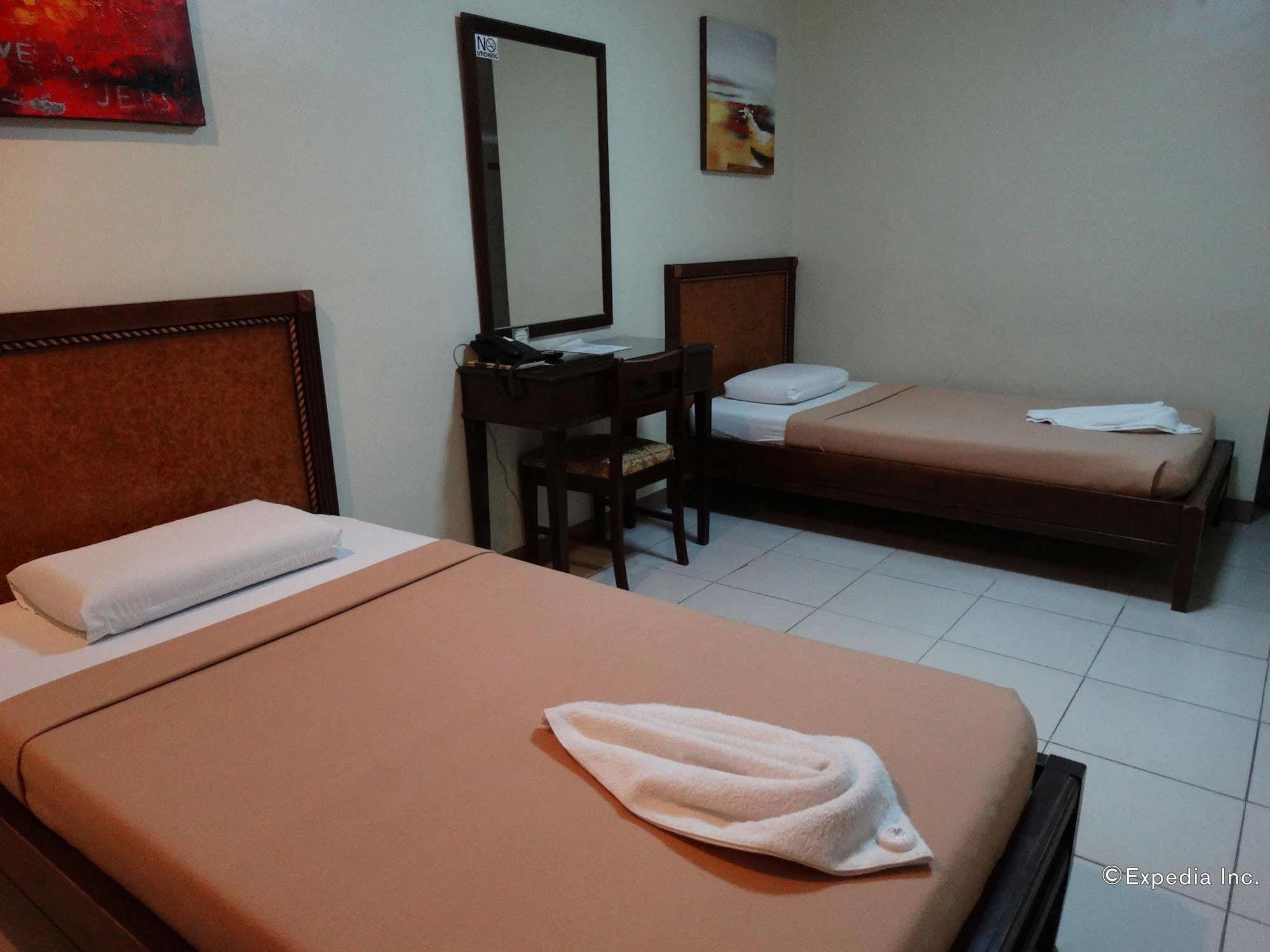 Sun Avenue Tourist Inn&Cafe Tagbilaran Extérieur photo