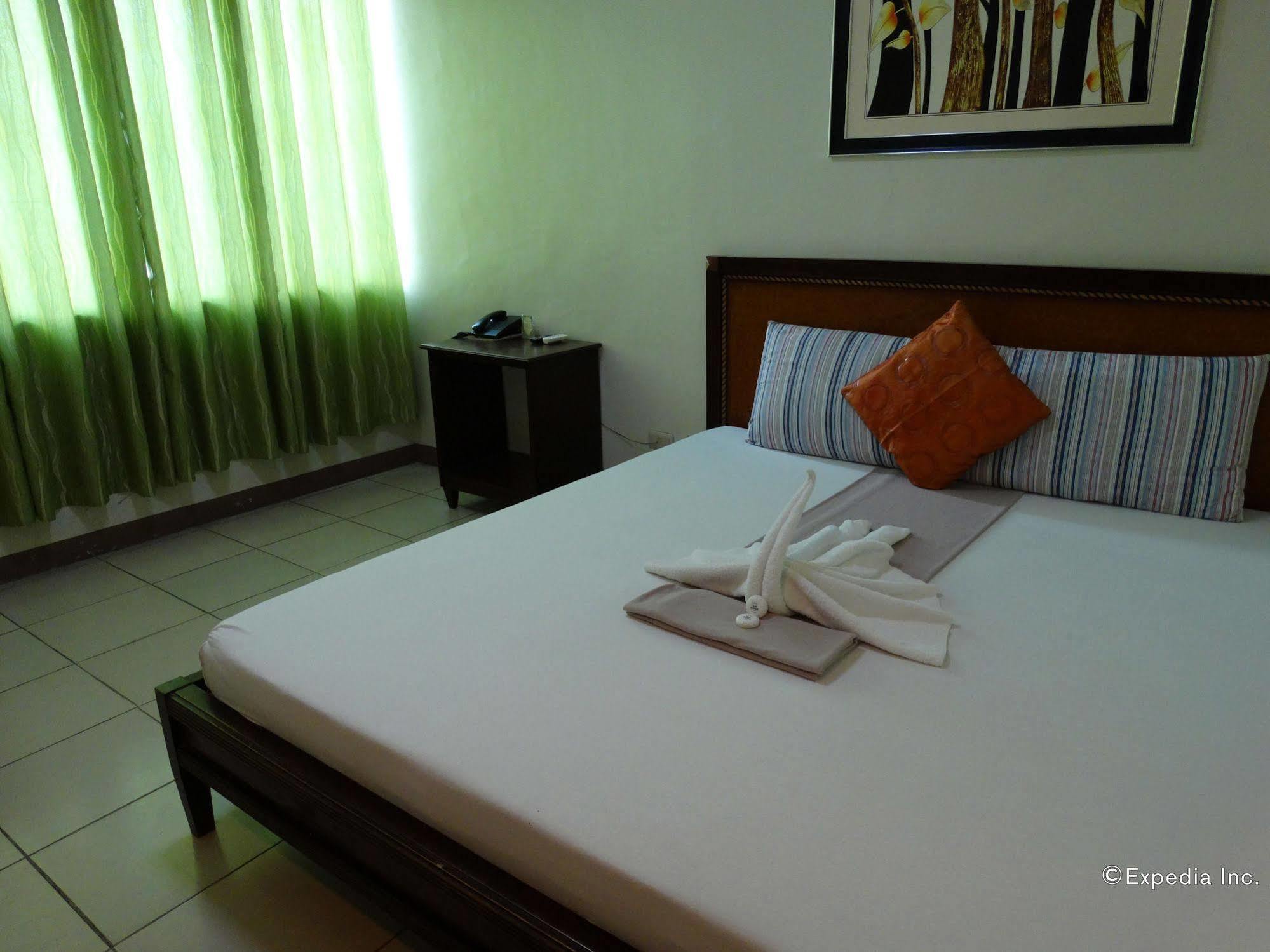 Sun Avenue Tourist Inn&Cafe Tagbilaran Extérieur photo